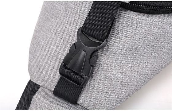 Borsa da petto con cerniera a chiusura Canvas USB di ricarica anti-furto per uomini in brevi viaggi