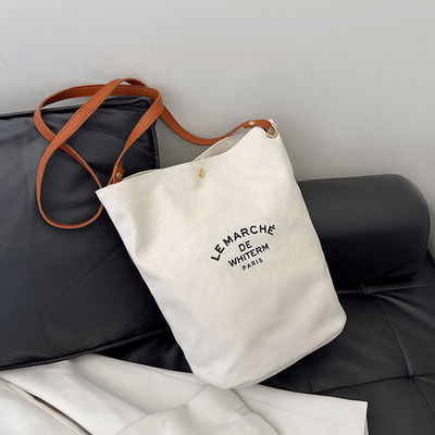 Nuova borsa da bagno femminile di tela media di moda per l' estate 2024
