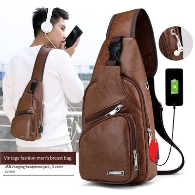 Dimensione personalizzata Nuova borsa da petto in cuoio PU maschile alla moda con porta di ricarica USB