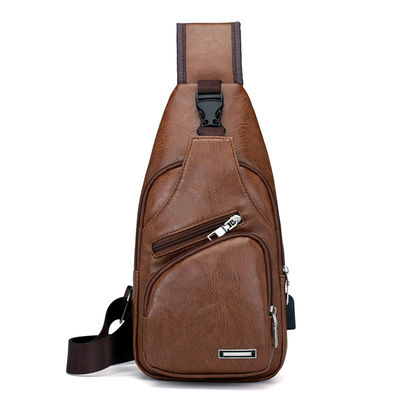 Dimensione personalizzata Nuova borsa da petto in cuoio PU maschile alla moda con porta di ricarica USB