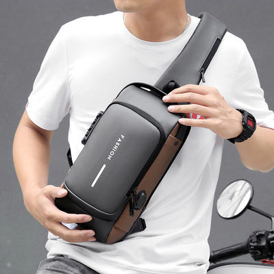 2023 Ultima moda Borsa da uomo Crossbody con design impermeabile e logo personalizzato
