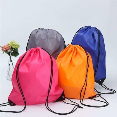 Materiale di nylon colorato sacchetto da zaino a corda con logo stampato per la vita quotidiana