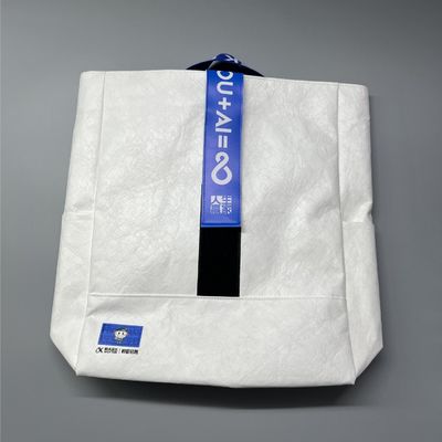 Logo stampato personalizzato Borse regalo di carta per negozi OEM / ODM