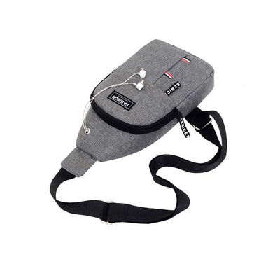 Custom Logo Earphone Hole Men's Sling Bag per la vita quotidiana e lo sport in stile versatile