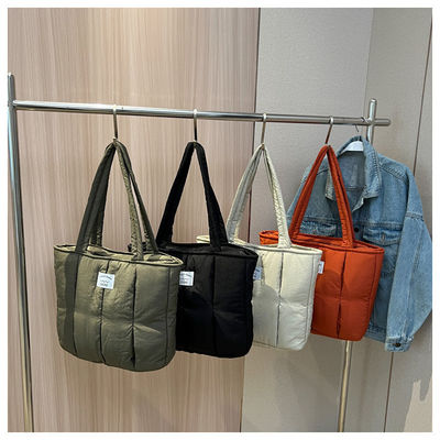 Borsa per donne personalizzata 2024 Moda invernale Borsa da spalla con trapunte Grande capacità