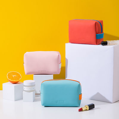 Sacchetti cosmetici in pelle di donna stampati con colorato color caramella e chiusura a cerniera