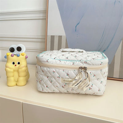 Logo personalizzato accettato Soft Quilted Cotton Zip Puffy Makeup Bag per cosmetici femminili
