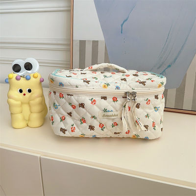 Logo personalizzato accettato Soft Quilted Cotton Zip Puffy Makeup Bag per cosmetici femminili