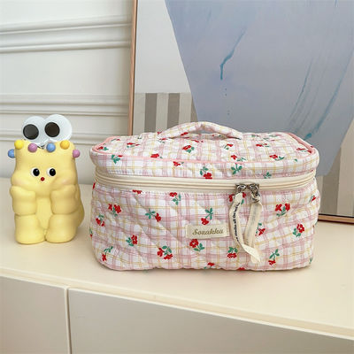Logo personalizzato accettato Soft Quilted Cotton Zip Puffy Makeup Bag per cosmetici femminili