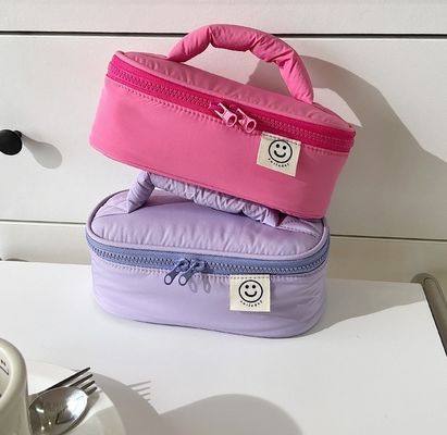 Borsa per il trucco in poliestere coreano a disegno personalizzato per il deposito primaverile consegna in 15 giorni