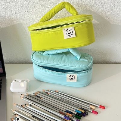 Borsa per il trucco in poliestere coreano a disegno personalizzato per il deposito primaverile consegna in 15 giorni