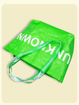 Stampa su misura Sacchetti di shopping laminati in PP tessuti con loghi personalizzati in colore personalizzato
