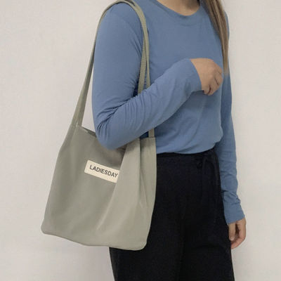 Borsa impermeabile in nylon in stile giapponese per donne Compagno di shopping semplice e funzionale