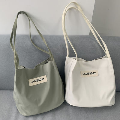 Borsa impermeabile in nylon in stile giapponese per donne Compagno di shopping semplice e funzionale