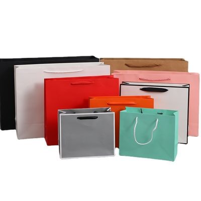 Stile manipolato Logo personale personalizzato Borsa di carta nera stampata per regalo personalizzato