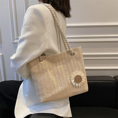 2022 Borse di mano semplici Borsa da spiaggia di paglia Moda Sciarpa di seta Borse da spalla femminile con materiali
