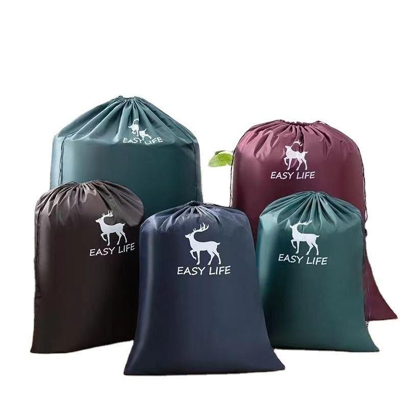 Borsa da lavanderia in nylon in poliestere a corda a colori personalizzata per lo stoccaggio a domicilio e per la vendita in blocco