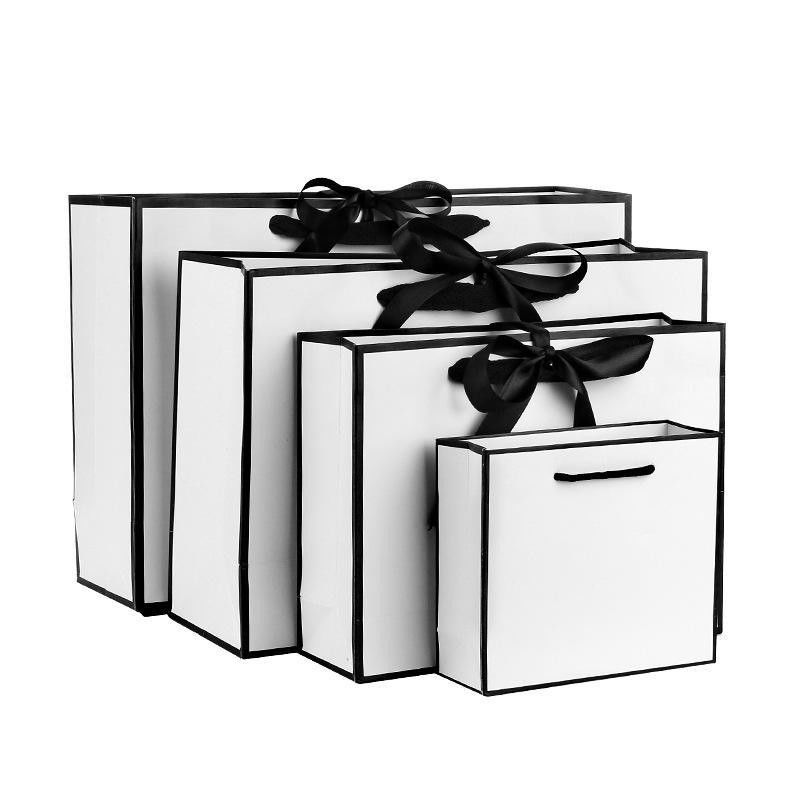 Stile manipolato Logo personale personalizzato Borsa di carta nera stampata per regalo personalizzato